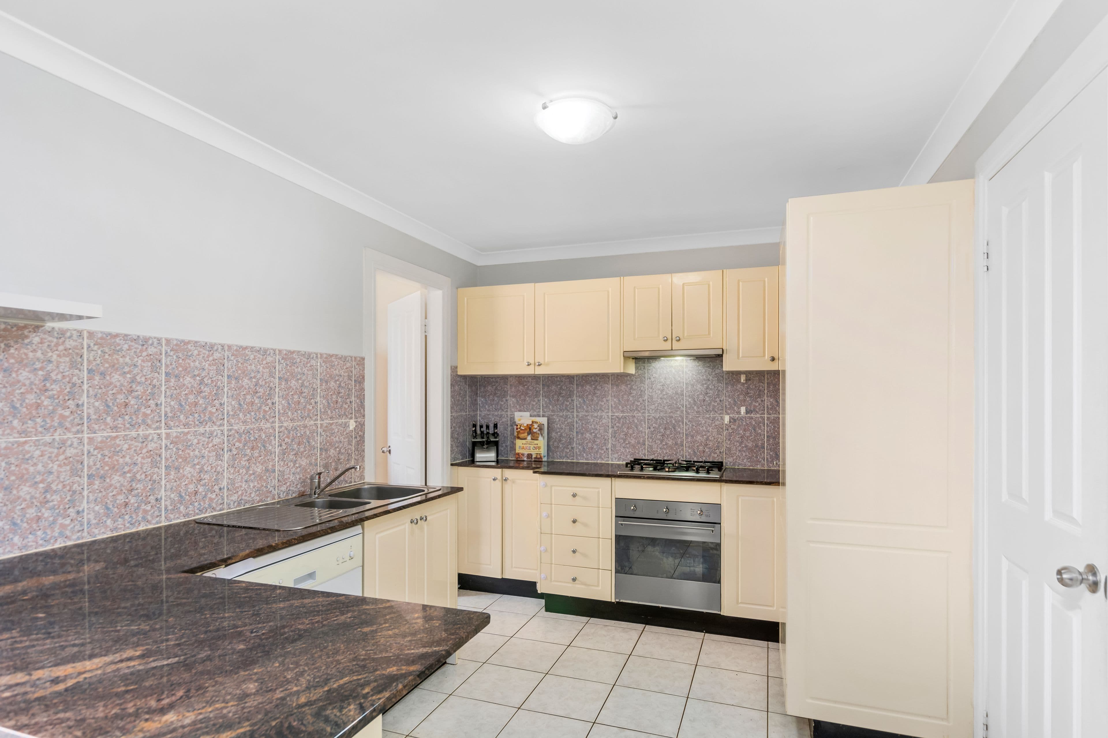 7 Campaspe Circuit, Albion Park - Thumbnail 2