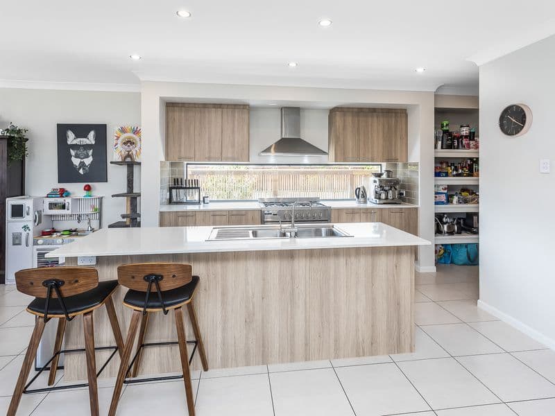 78 Lakeview Promenade, Newport QLD 4020, Newport - Thumbnail 2