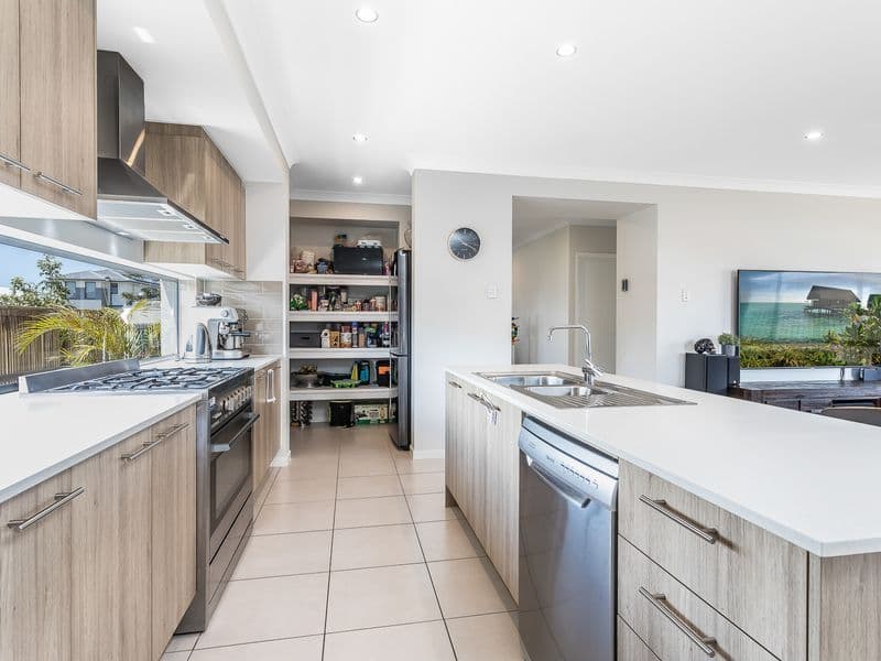 78 Lakeview Promenade, Newport QLD 4020, Newport - Thumbnail 3