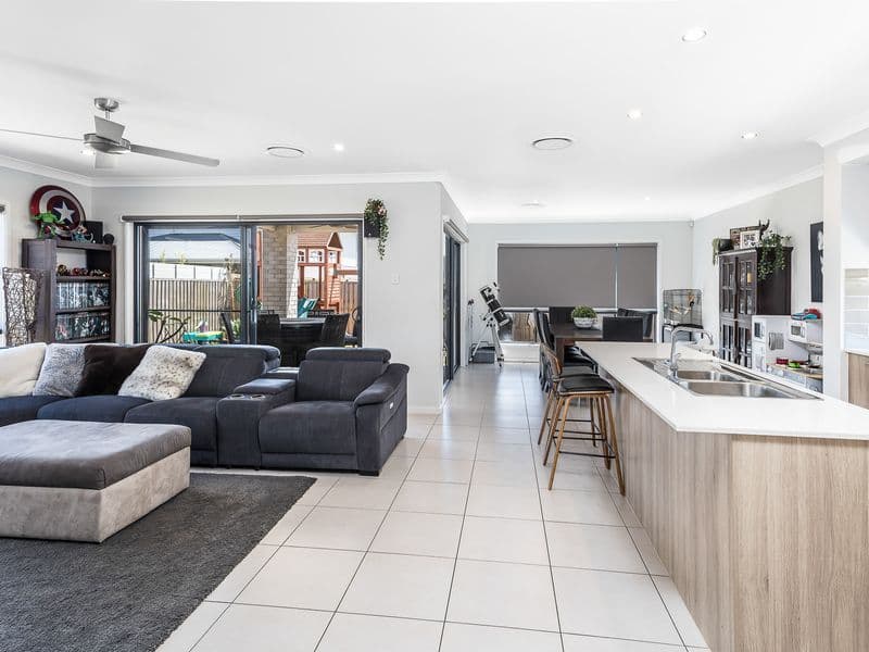 78 Lakeview Promenade, Newport QLD 4020, Newport - Thumbnail 4
