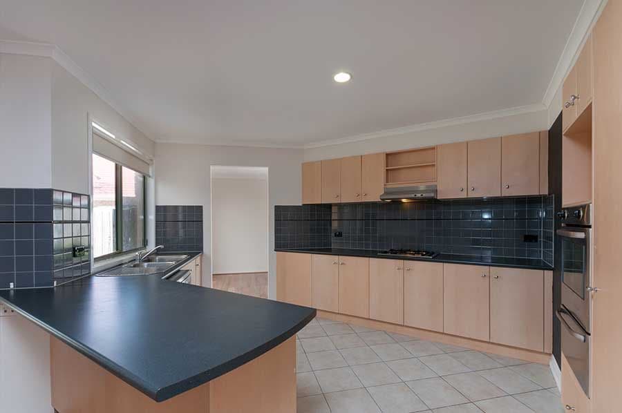4 Alberton Avenue, Roxburgh Park VIC 3064, Roxburgh Park - Thumbnail 2