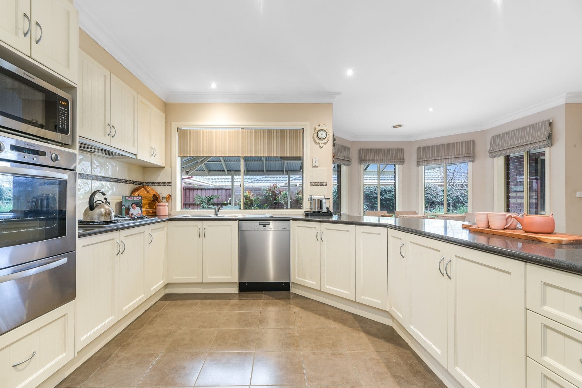 81 Fairholme Boulevard, Berwick VIC 3806, Berwick - Thumbnail 3