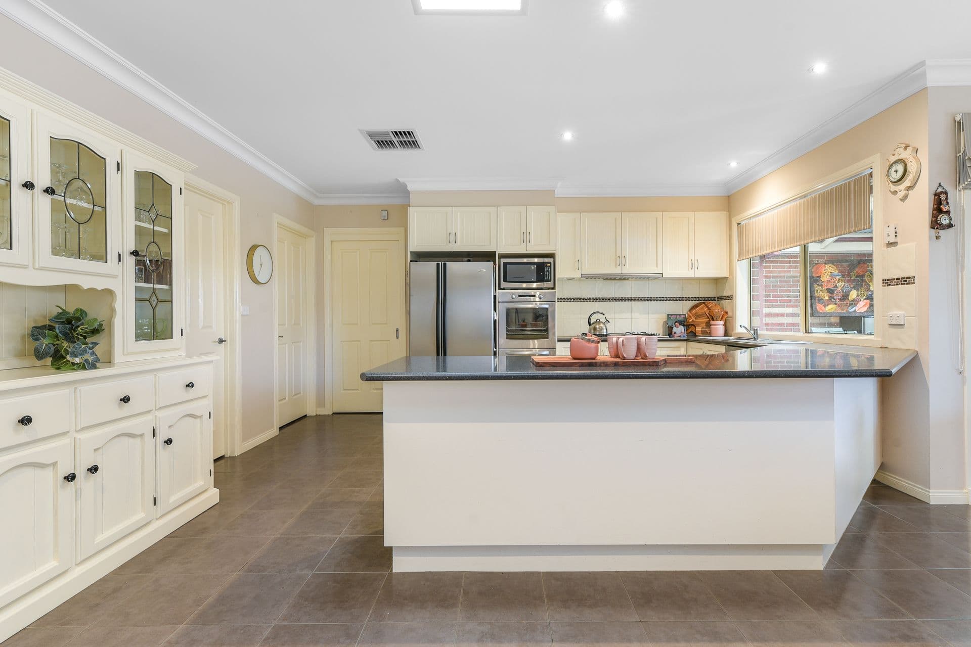 81 Fairholme Boulevard, Berwick VIC 3806, Berwick - Thumbnail 4