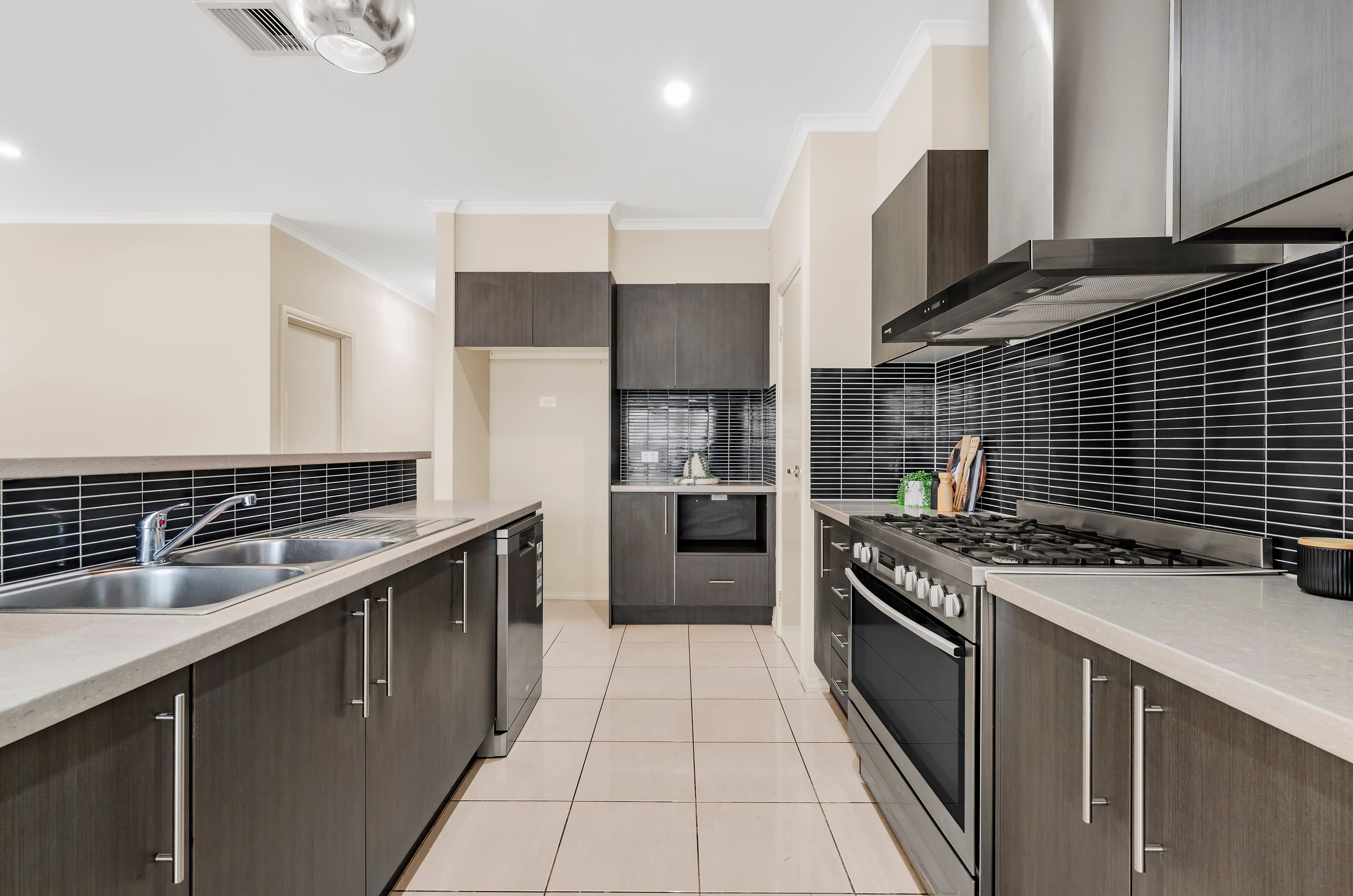 5 Radman Street, Epping VIC 3076, Epping - Thumbnail 2