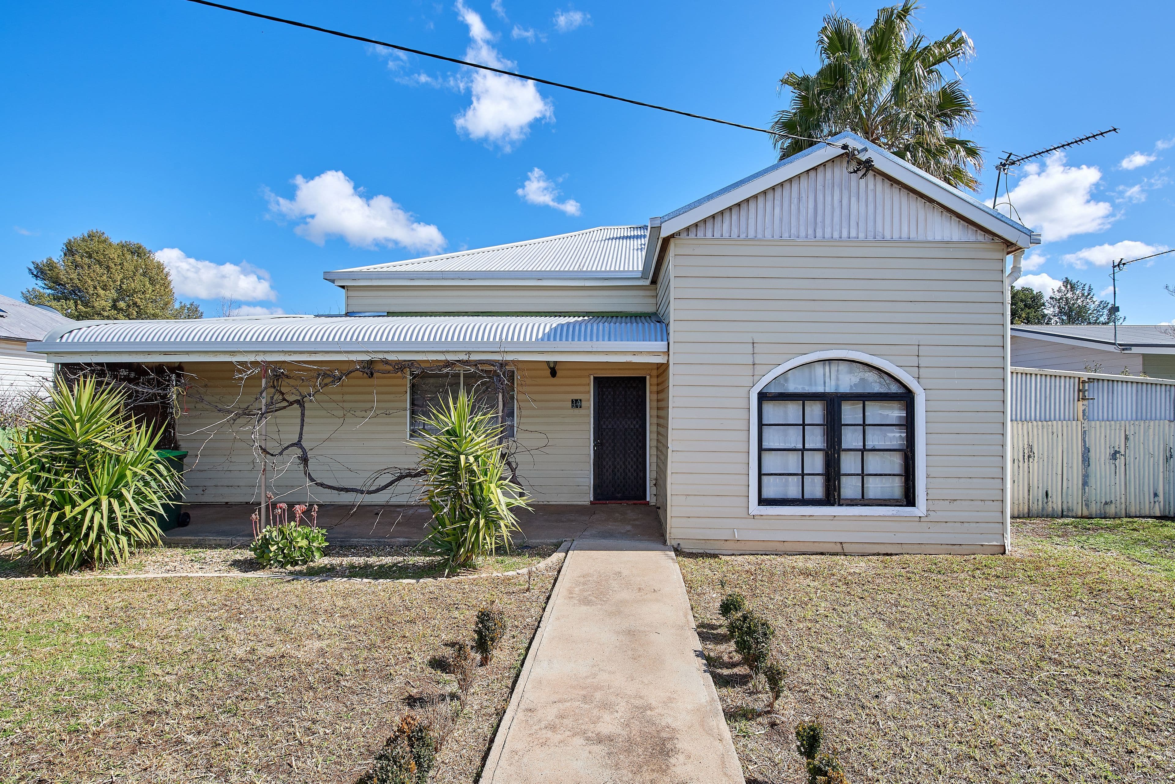 42 Ford Street, Ganmain NSW 2702, Ganmain - Image 1
