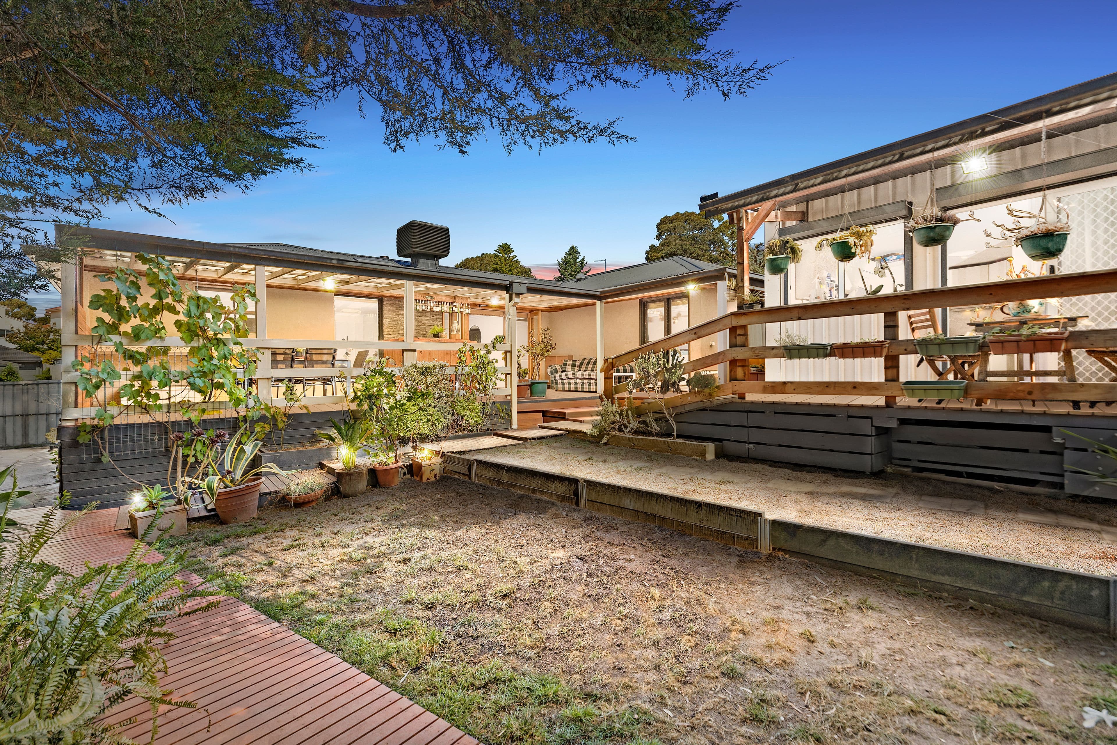 25 Monteith Crescent, Endeavour Hills VIC 3802, Endeavour Hills - Thumbnail 2