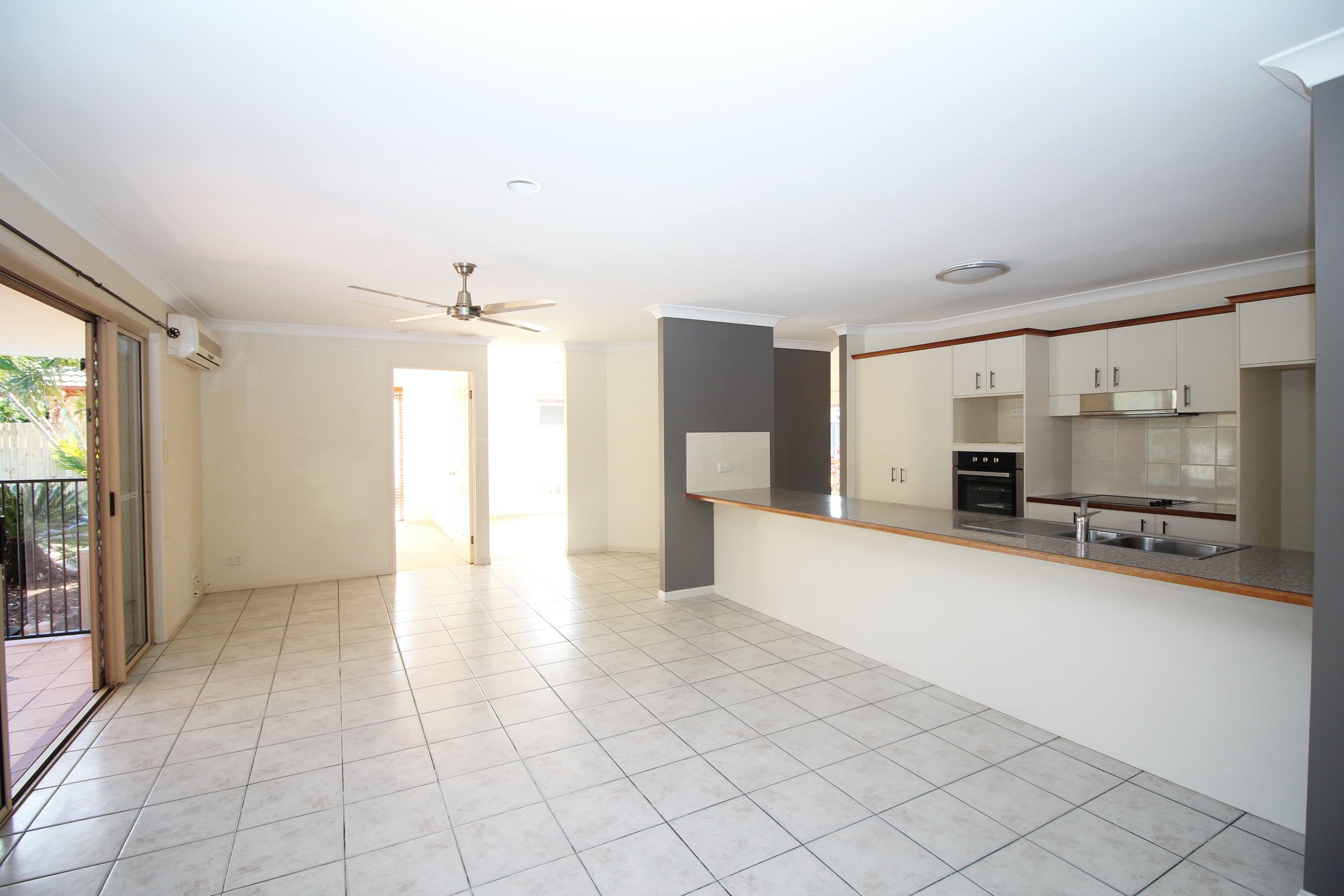 24 Oak Hill Crescent, Parkwood QLD 4214, Parkwood - Thumbnail 2