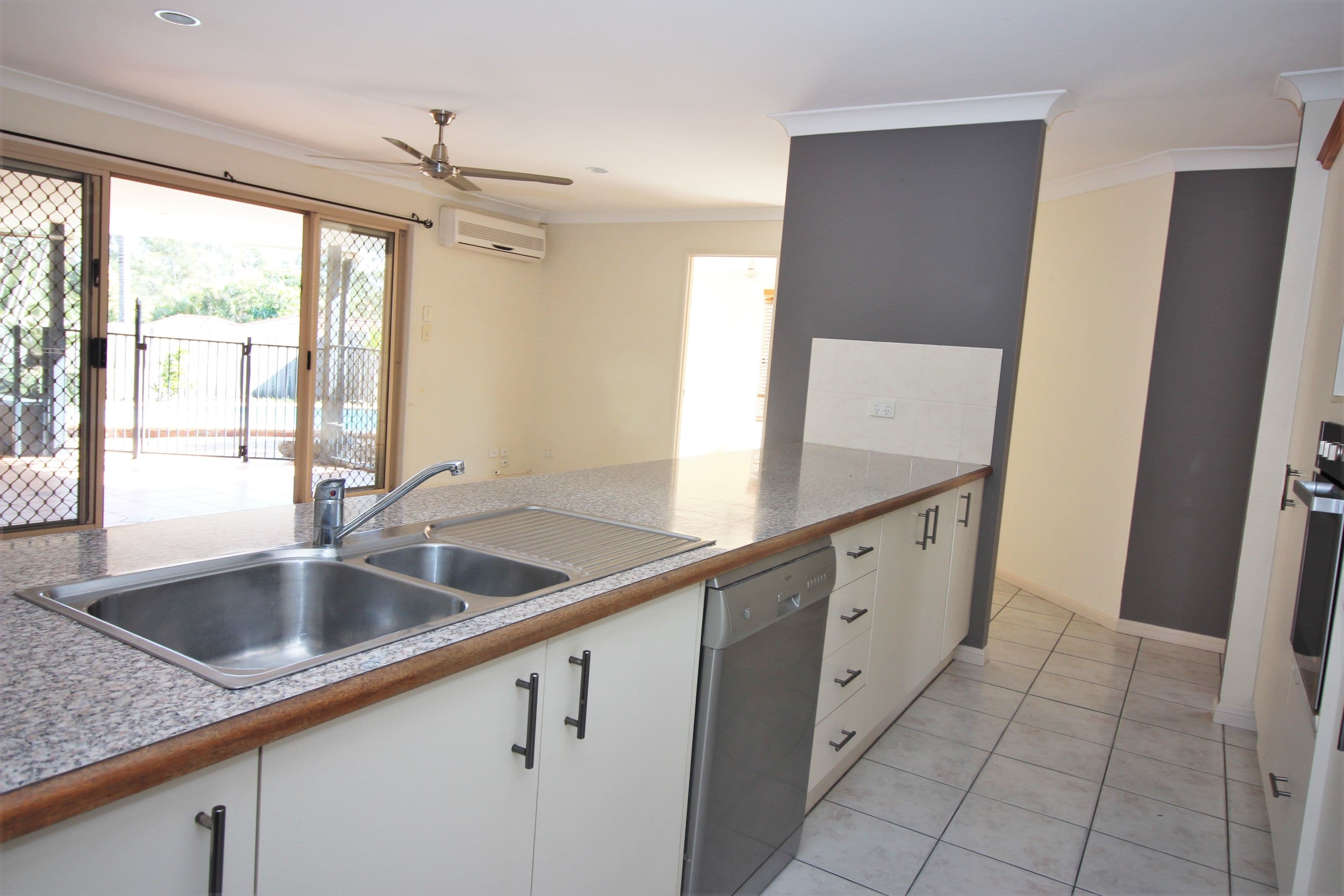 24 Oak Hill Crescent, Parkwood QLD 4214, Parkwood - Thumbnail 4
