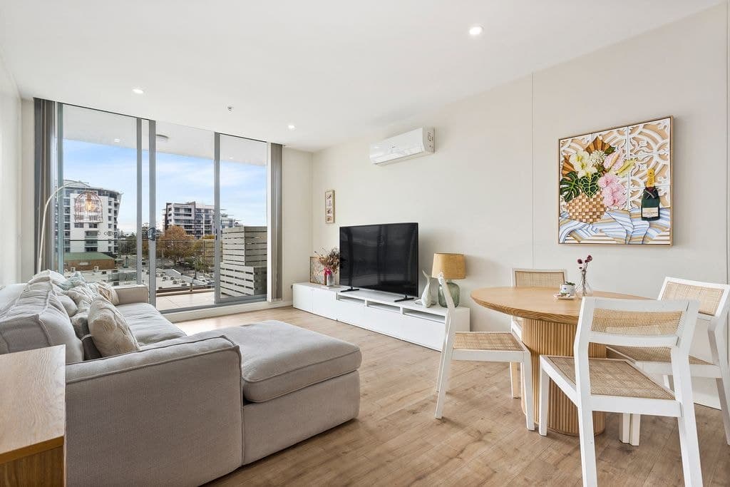 407/51 Crown Street, Wollongong - Thumbnail 2
