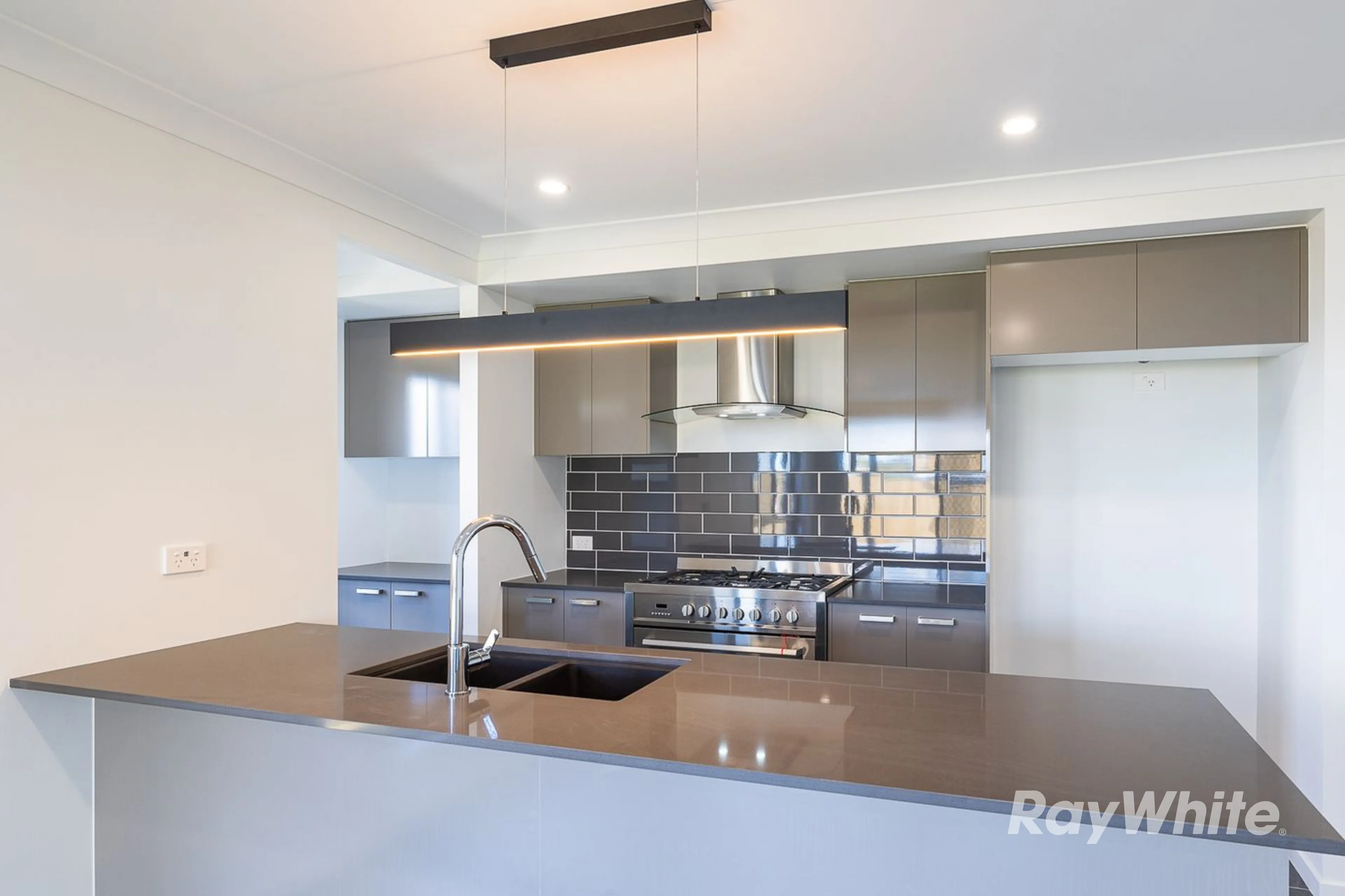 43 Liberty Drive, FLAGSTONE QLD 4280, Flagstone - Thumbnail 2