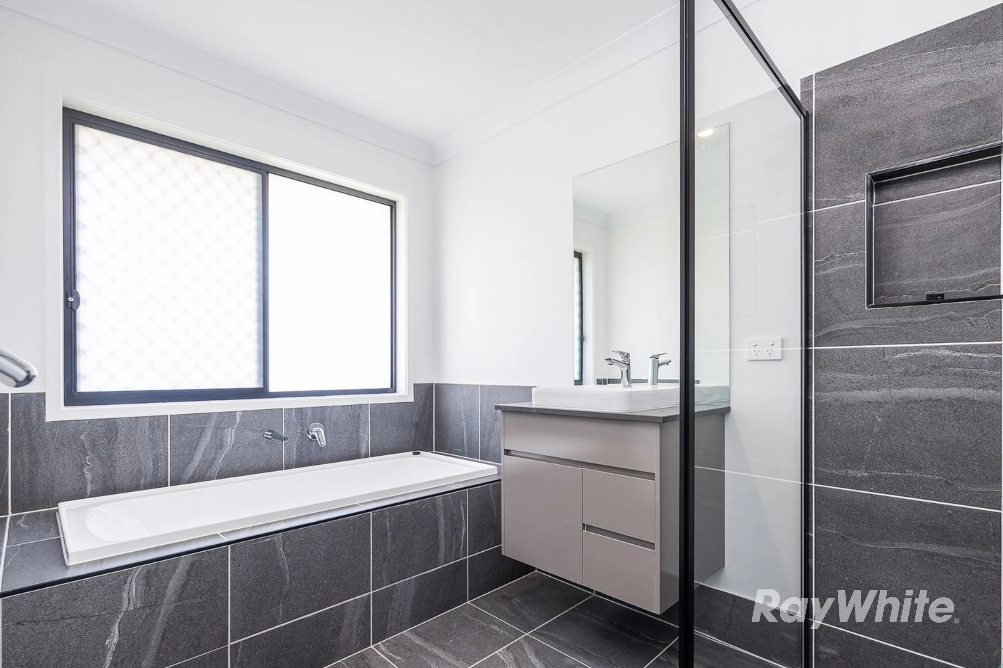 43 Liberty Drive, FLAGSTONE QLD 4280, Flagstone - Thumbnail 6