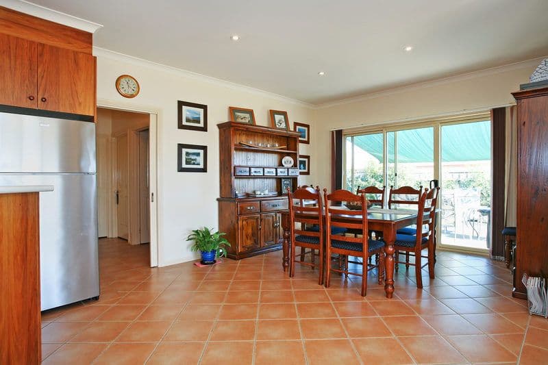 46 Monterey Drive, WAURN PONDS VIC 3216, Waurn Ponds - Thumbnail 4