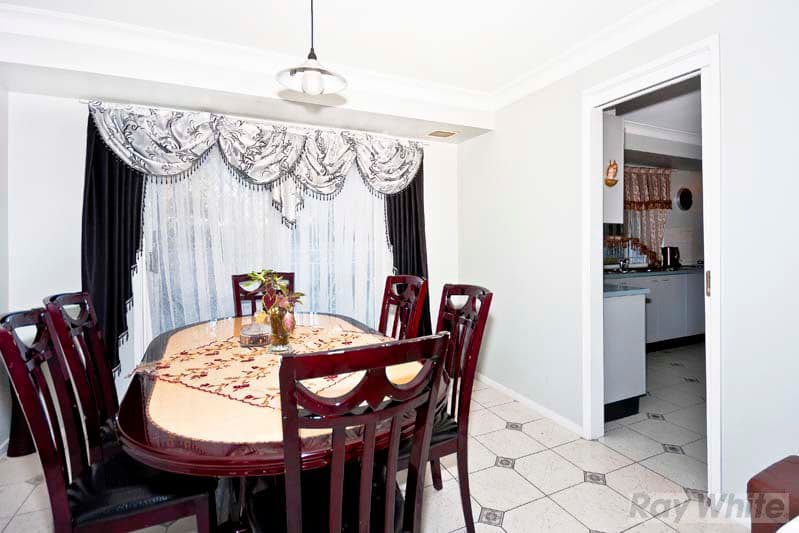 81 Stockdale Crescent, ABBOTSBURY NSW 2176, Abbotsbury - Thumbnail 3