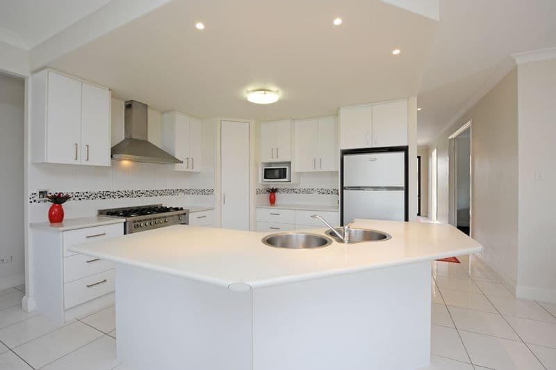 8 Clarendon Street, CLINTON QLD 4680, Clinton - Thumbnail 2