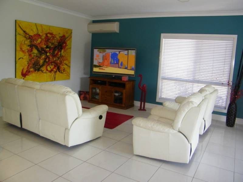 8 Clarendon Street, CLINTON QLD 4680, Clinton - Thumbnail 3