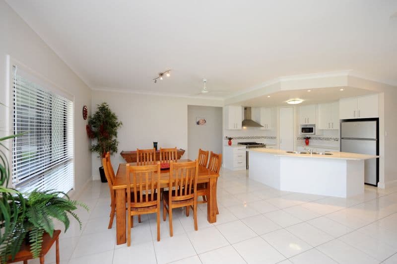 8 Clarendon Street, CLINTON QLD 4680, Clinton - Thumbnail 4