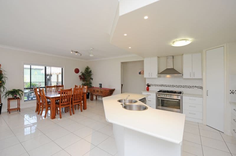 8 Clarendon Street, CLINTON QLD 4680, Clinton - Thumbnail 6