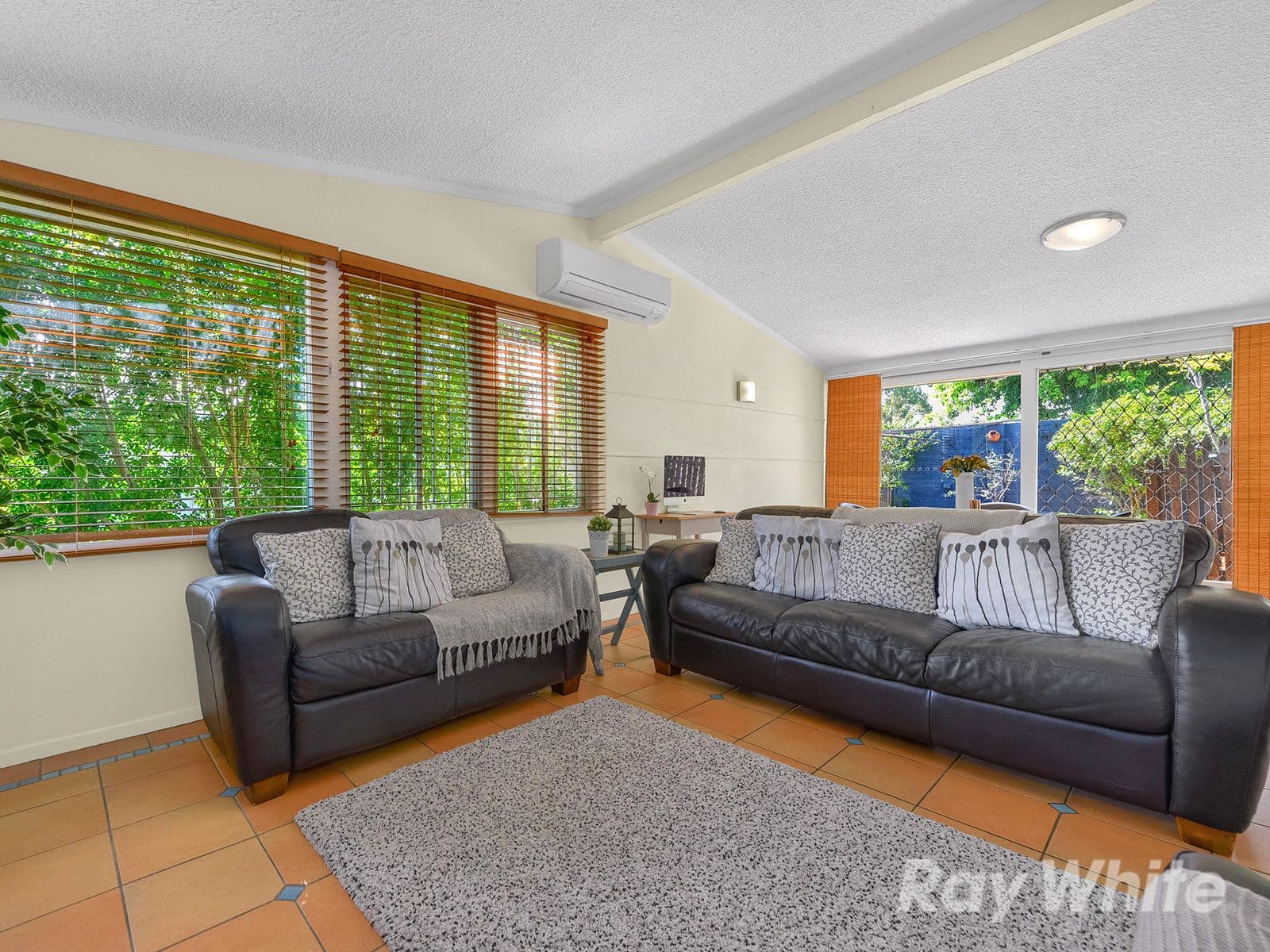 60 Pangeza Street, Stafford Heights QLD 4053, Stafford Heights - Thumbnail 2