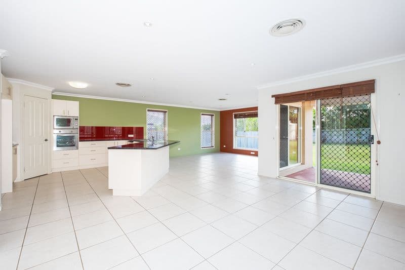 5 Barculdie Crescent, Deception Bay QLD 4508, Deception Bay - Thumbnail 4