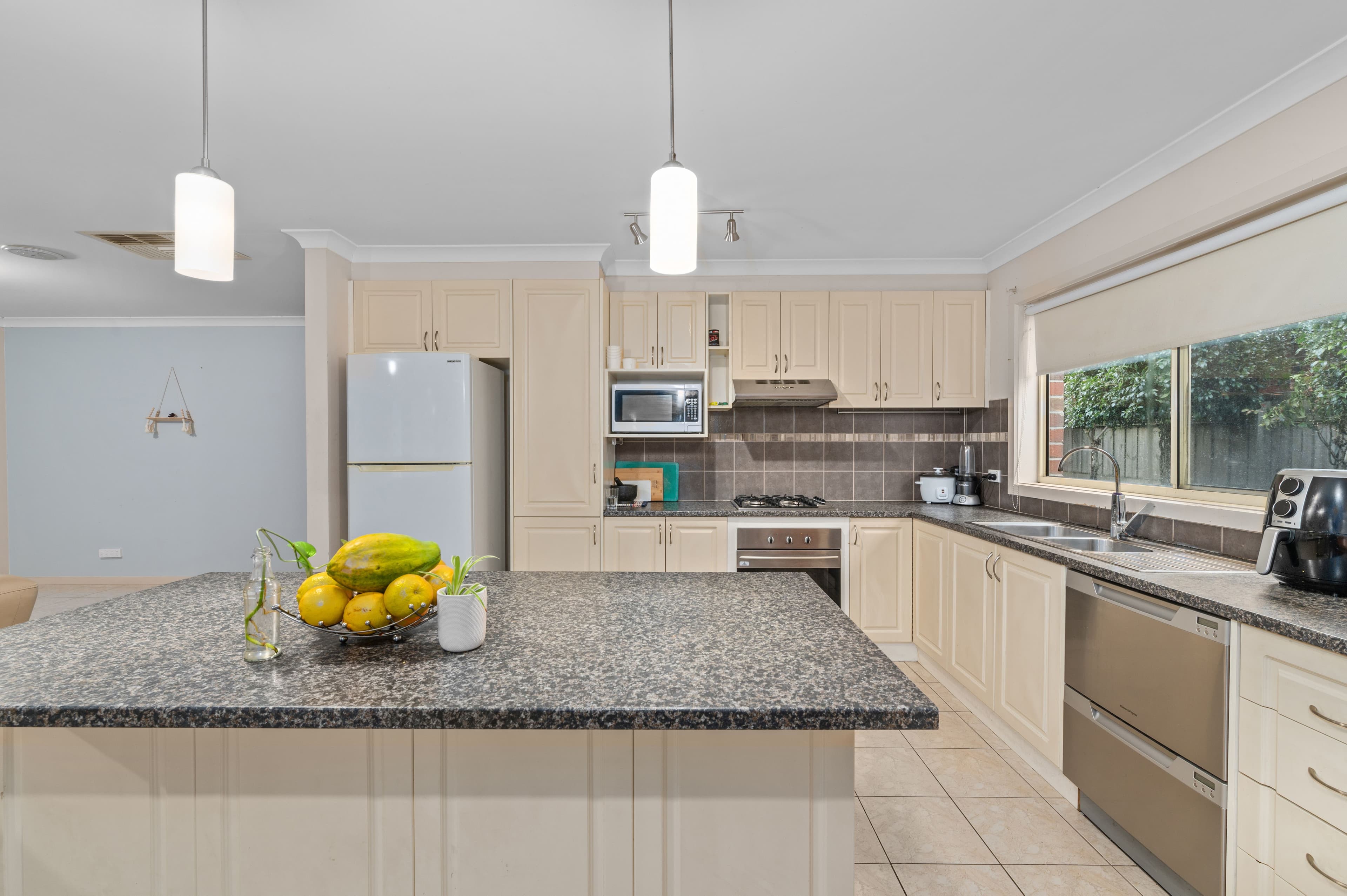 18 Grange Drive, South Morang VIC 3752, South Morang - Thumbnail 2