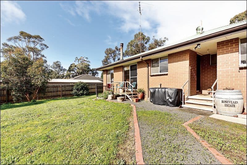 18 Affleck Street, WANDONG VIC 3758, Wandong - Thumbnail 2