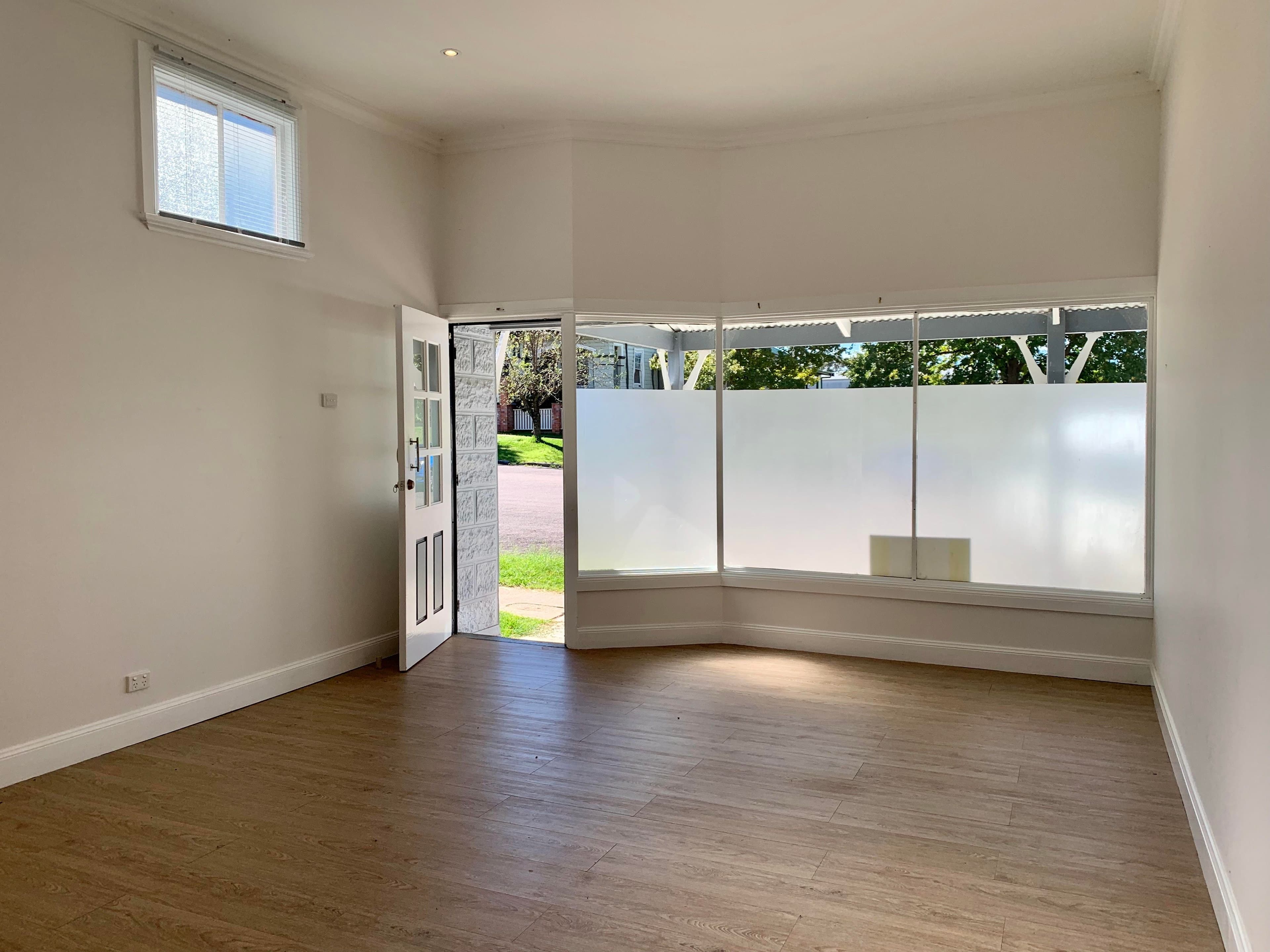 17 Grey Street, Clarence Town - Thumbnail 2