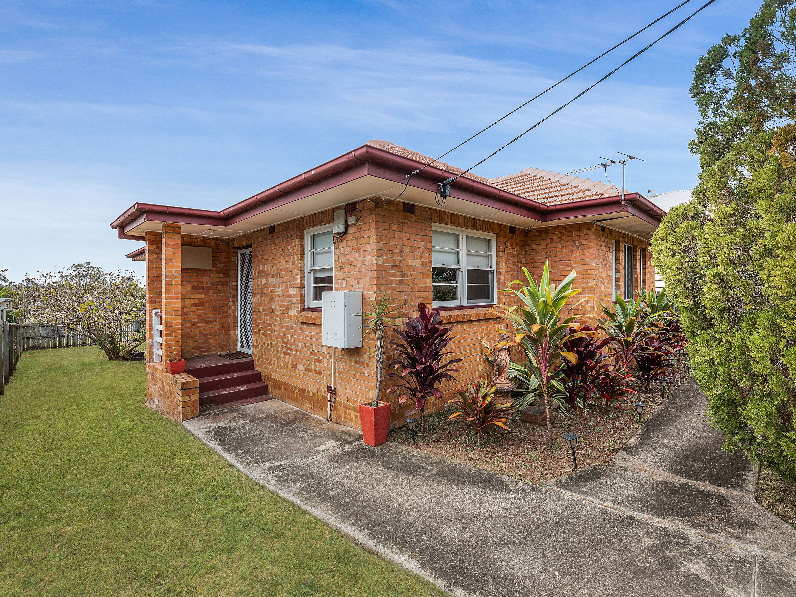 8 Toongarra Road, Leichhardt QLD 4305, Leichhardt - Thumbnail 2