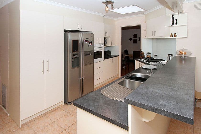 9 Macarthur Court, MILL PARK VIC 3082, Mill Park - Thumbnail 3