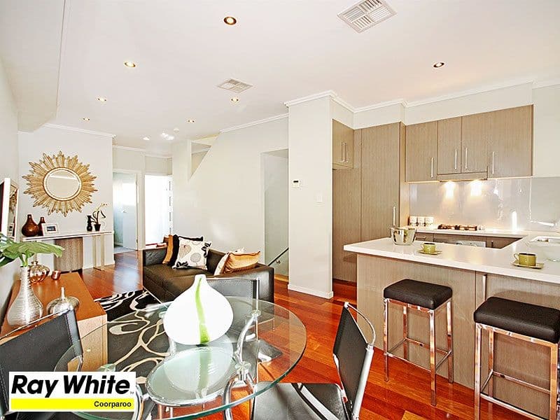 8 Corrie Street, NORMAN PARK QLD 4170, Norman Park - Image 1