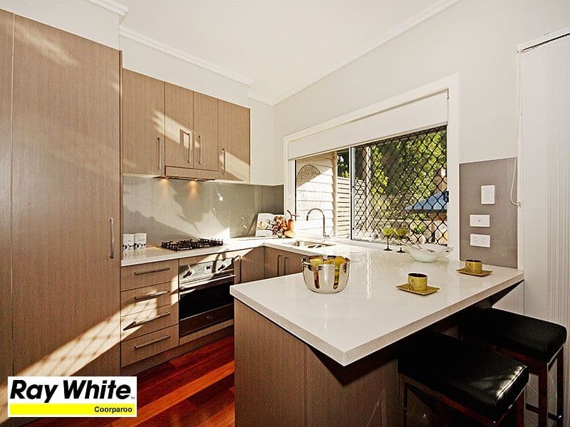 8 Corrie Street, NORMAN PARK QLD 4170, Norman Park - Thumbnail 2