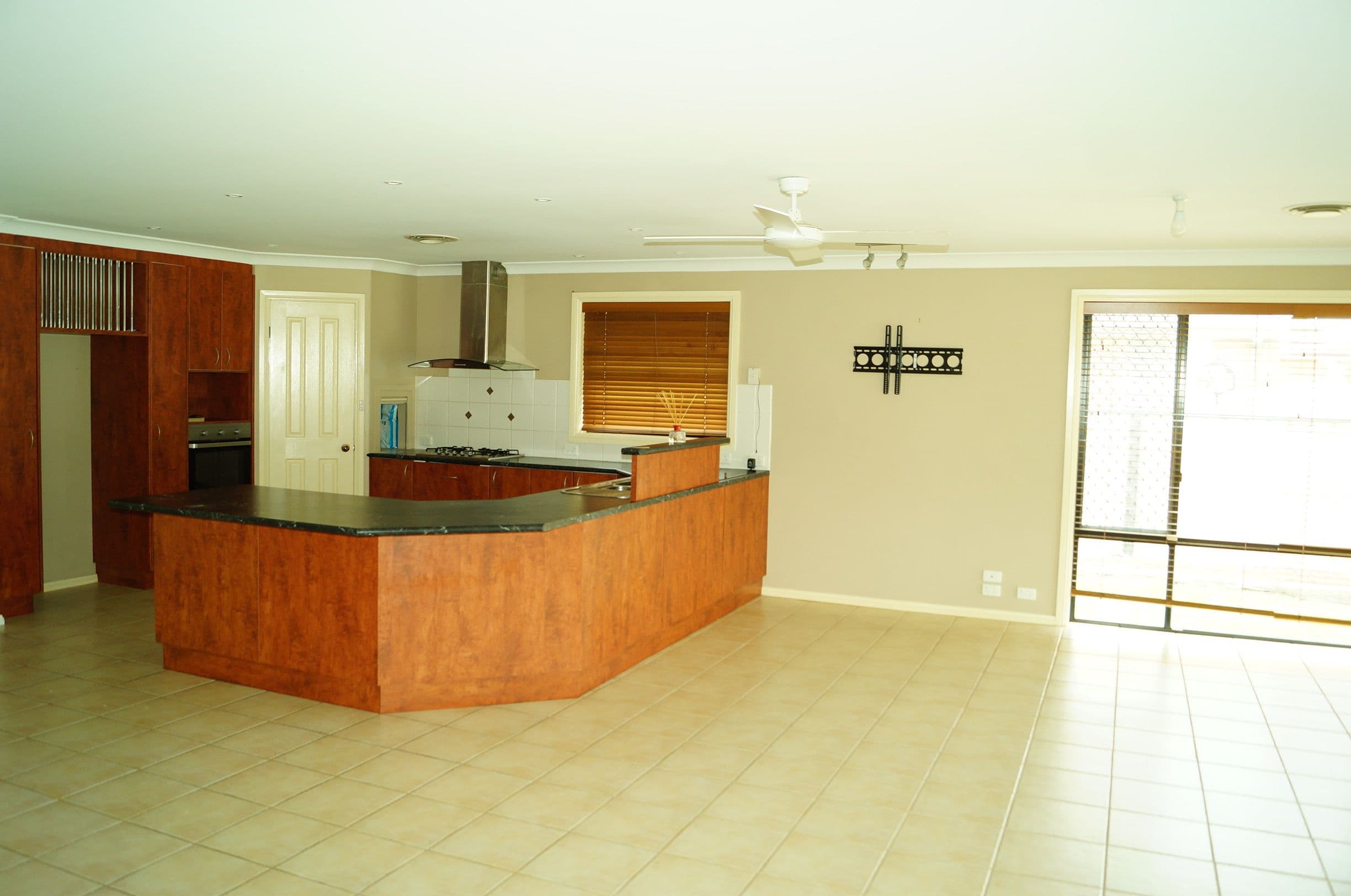 19 Brooklands Drive, Orange - Thumbnail 2