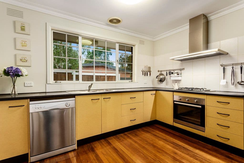 10 Menarra Street, Doncaster VIC 3108, Doncaster - Thumbnail 4