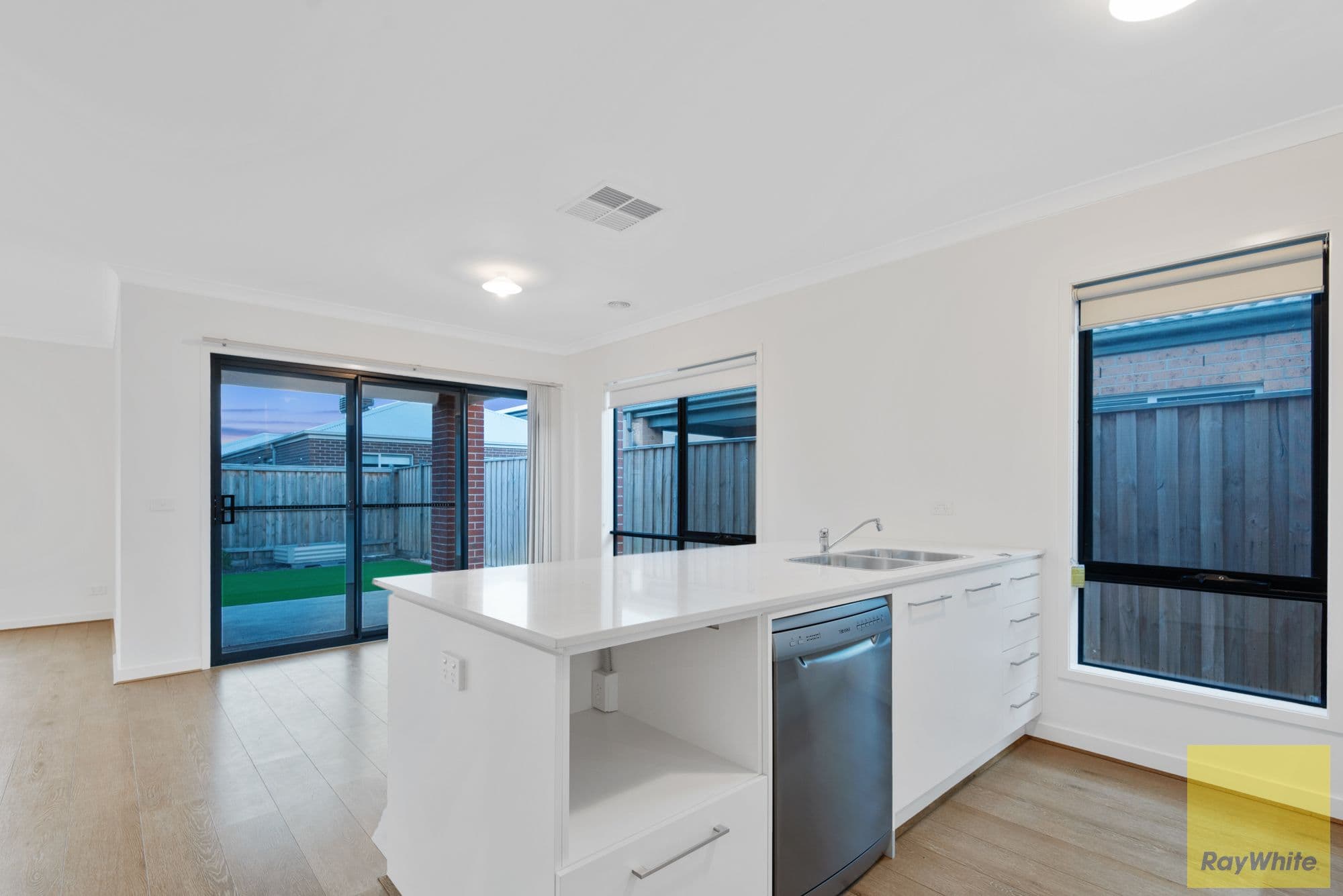 10 Midgard Street, Truganina VIC 3029, Truganina - Thumbnail 5