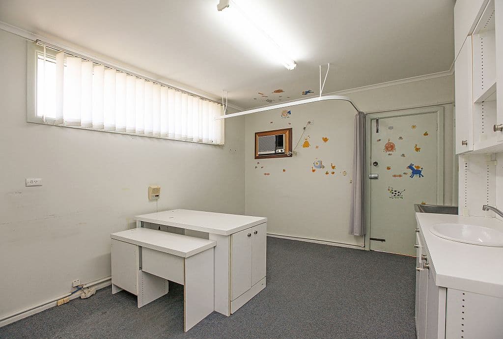 68 Oakhill Avenue, Reservoir VIC 3073, Reservoir - Thumbnail 6