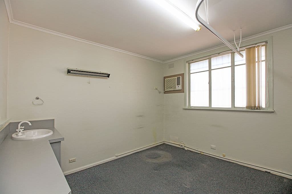 68 Oakhill Avenue, Reservoir VIC 3073, Reservoir - Thumbnail 7