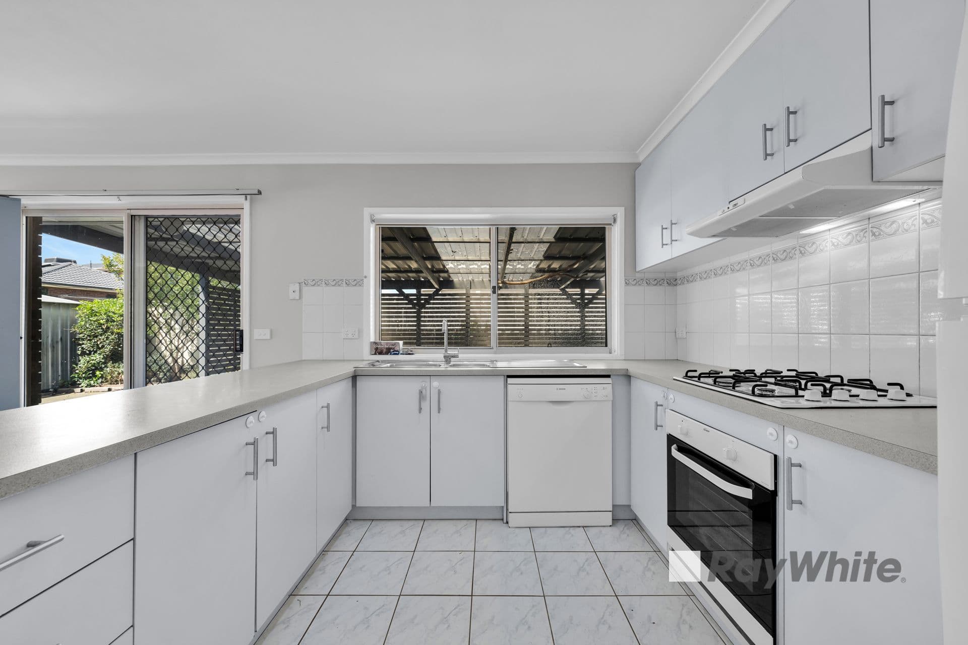4 Maldon Court, Narre Warren VIC 3805, Narre Warren - Thumbnail 2