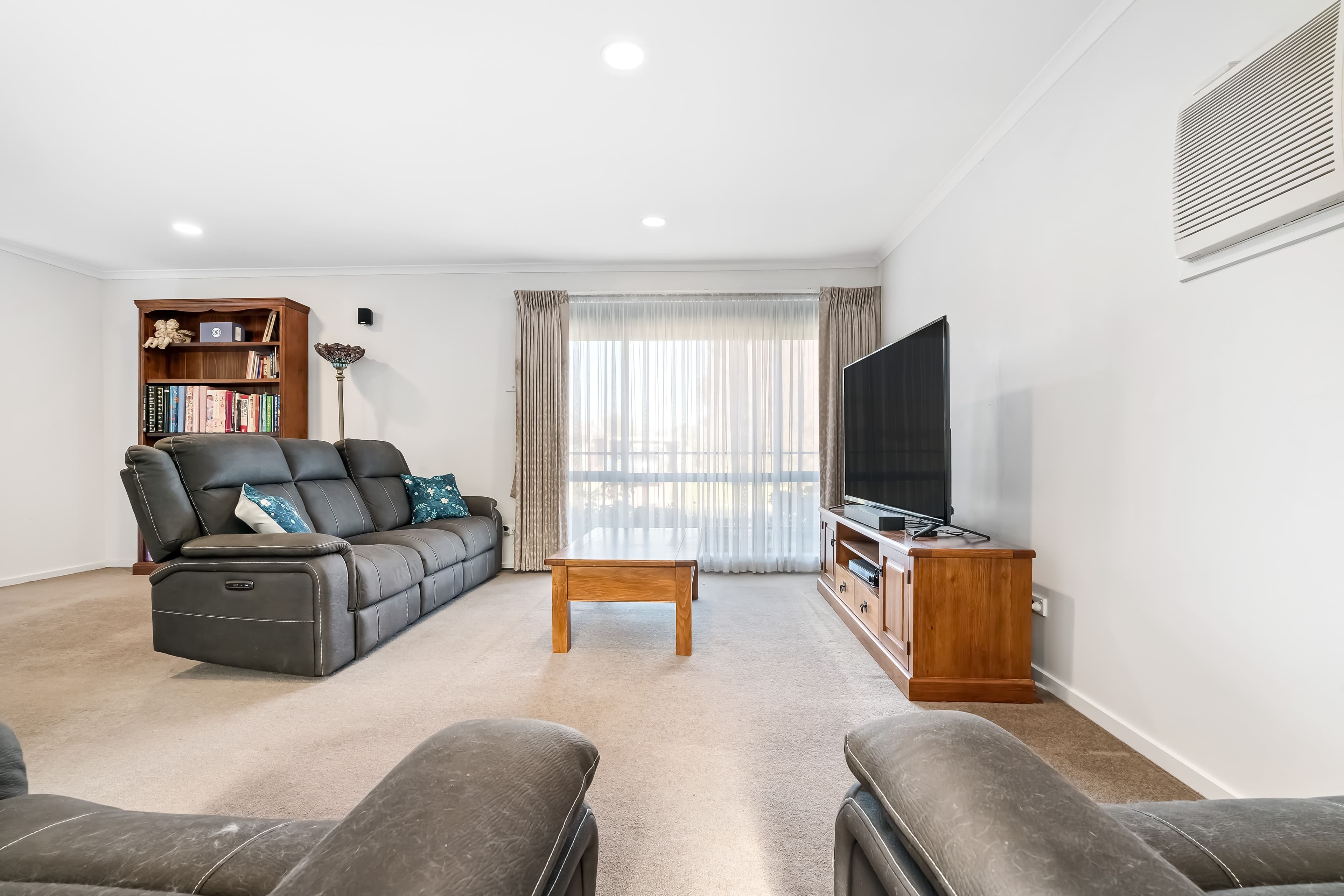 11 Denham Crescent, Cranbourne North VIC 3977, Cranbourne North - Thumbnail 4
