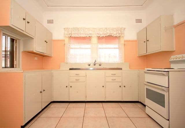 27 Simmons Street, REVESBY NSW 2212, Revesby - Thumbnail 2