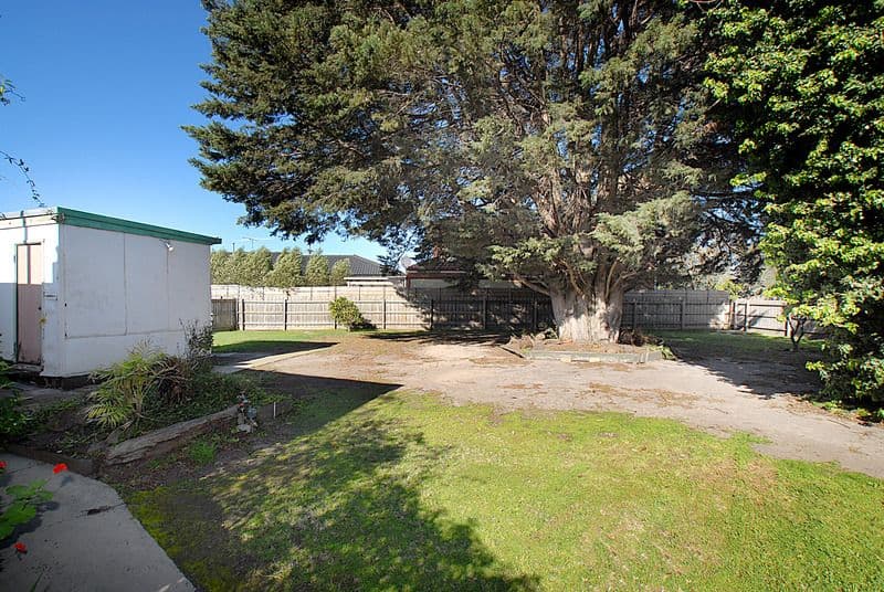 18 Laurina Court, DOVETON VIC 3177, Doveton - Thumbnail 2