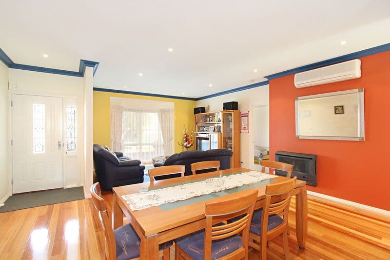 102 Stanley Avenue, MOUNT WAVERLEY VIC 3149, Mount Waverley - Thumbnail 2