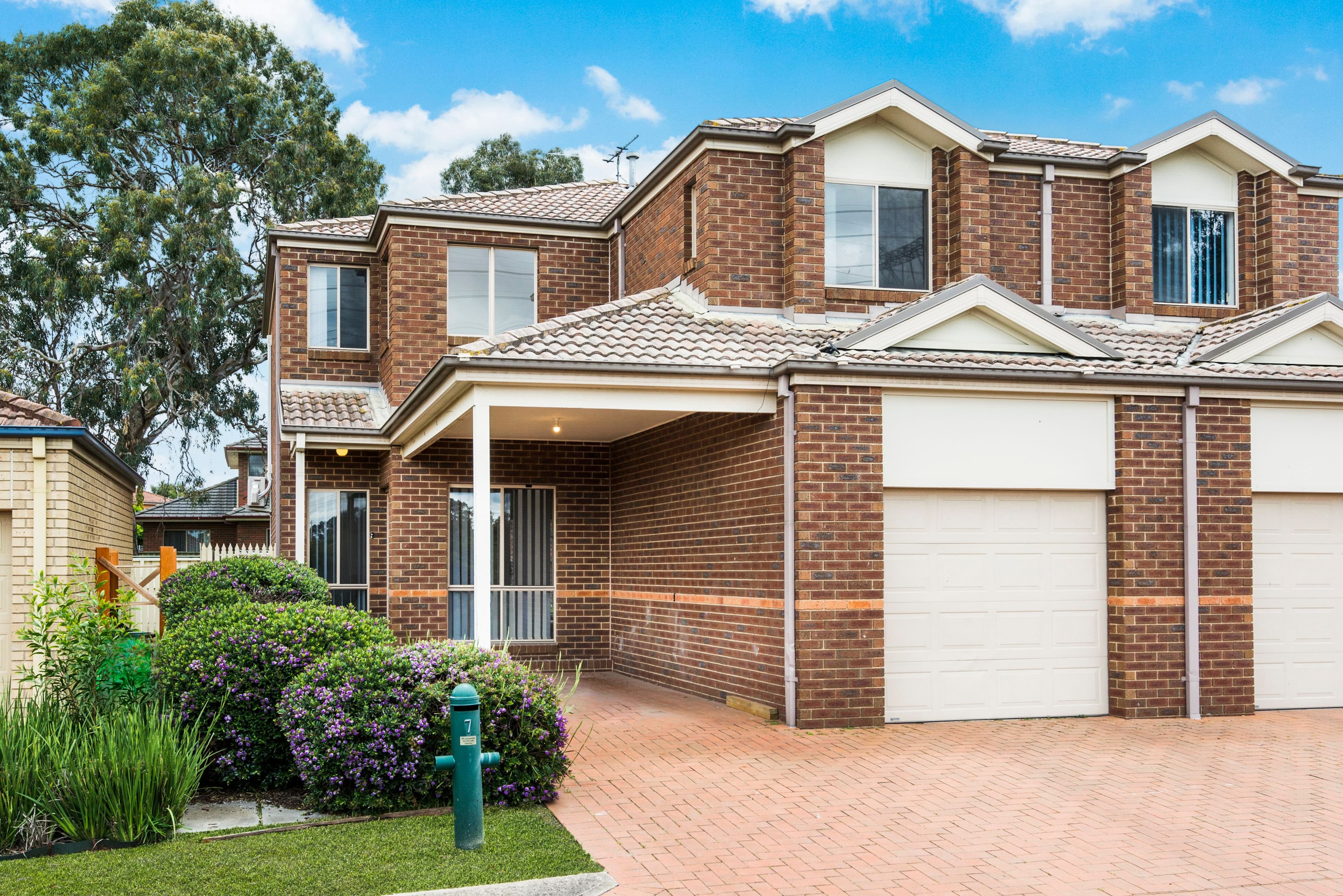 7 Hummingbird Place, South Morang VIC 3752, South Morang - Image 1