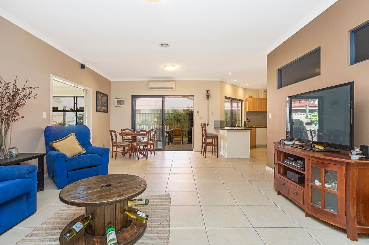 16 Monet Drive, Ashby WA 6065, Ashby - Thumbnail 2