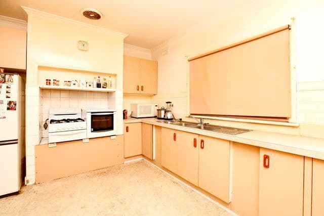 13 Cheddar Road, RESERVOIR VIC 3073, Reservoir - Thumbnail 4