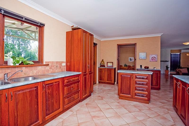 8 Cameron Close, LESMURDIE WA 6076, Lesmurdie - Thumbnail 2