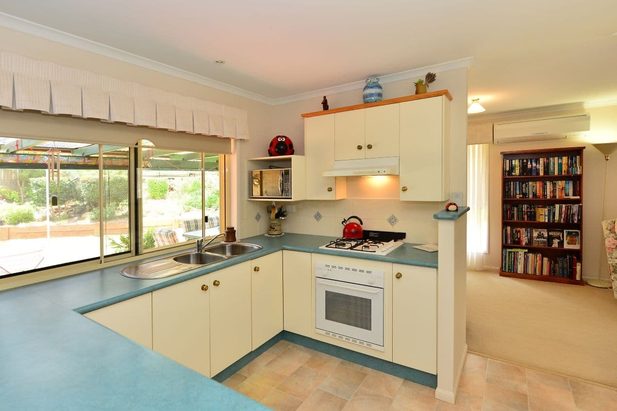 6 Hillcroft Court, DARLING HEIGHTS QLD 4350, Darling Heights - Thumbnail 3