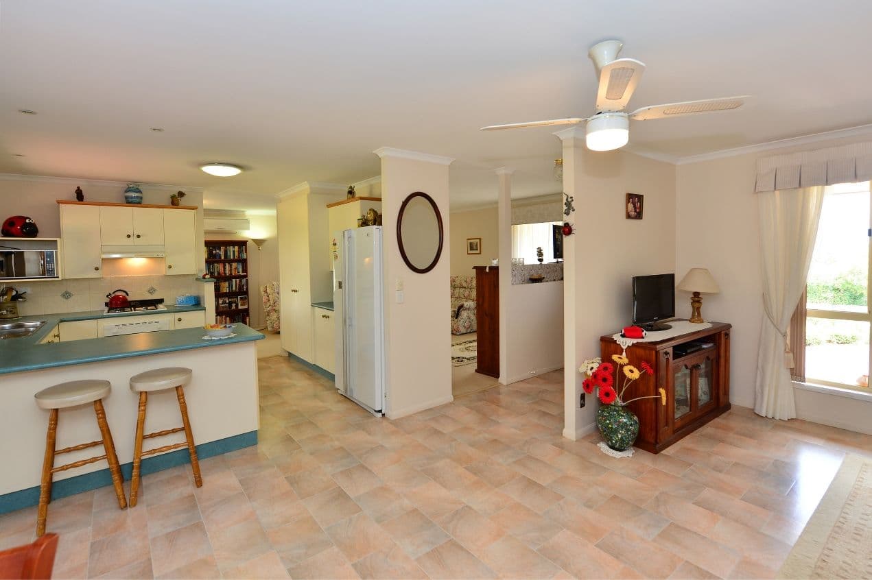 6 Hillcroft Court, DARLING HEIGHTS QLD 4350, Darling Heights - Thumbnail 4