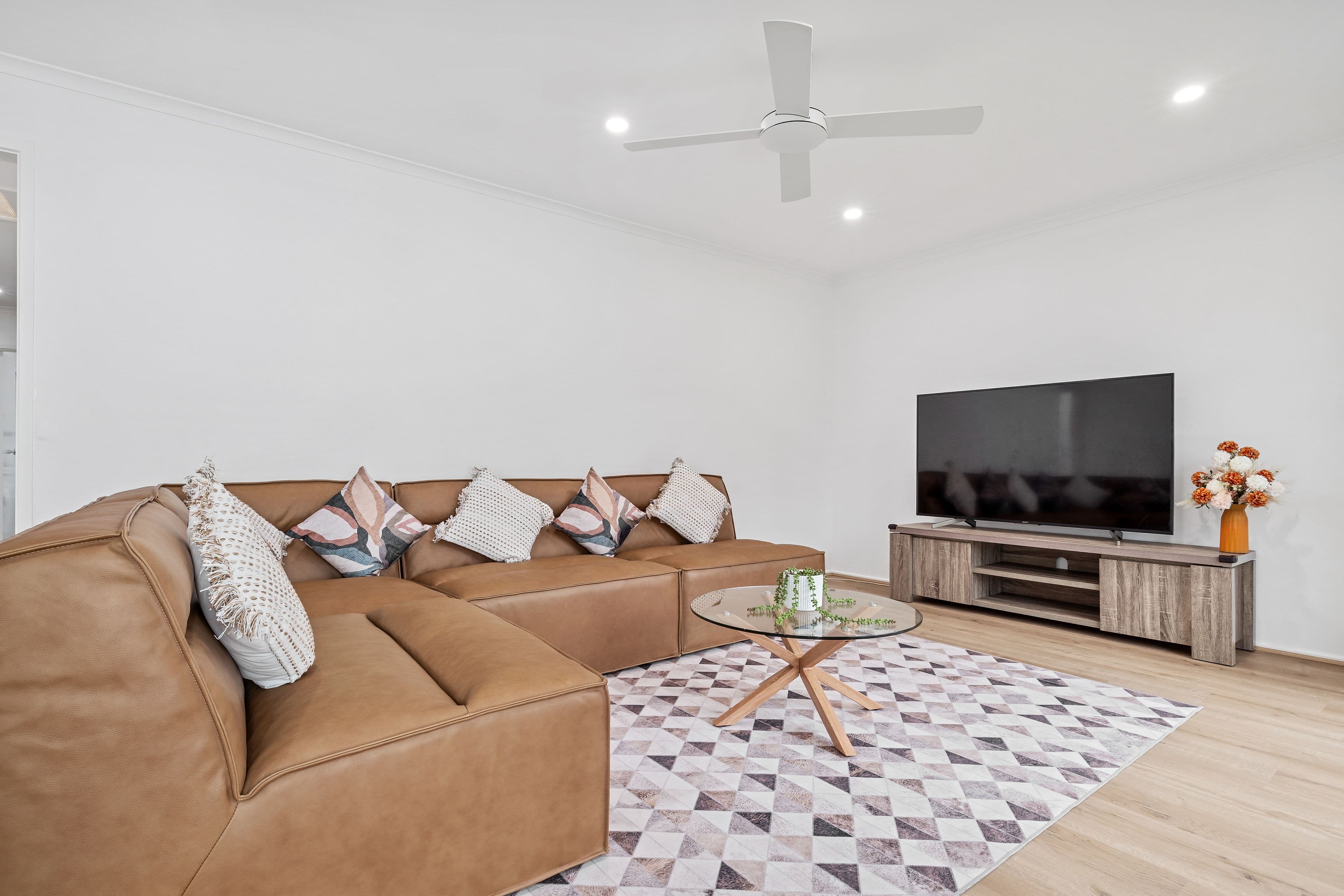 19 Myoora Drive, Mooroolbark VIC 3138, Mooroolbark - Thumbnail 2