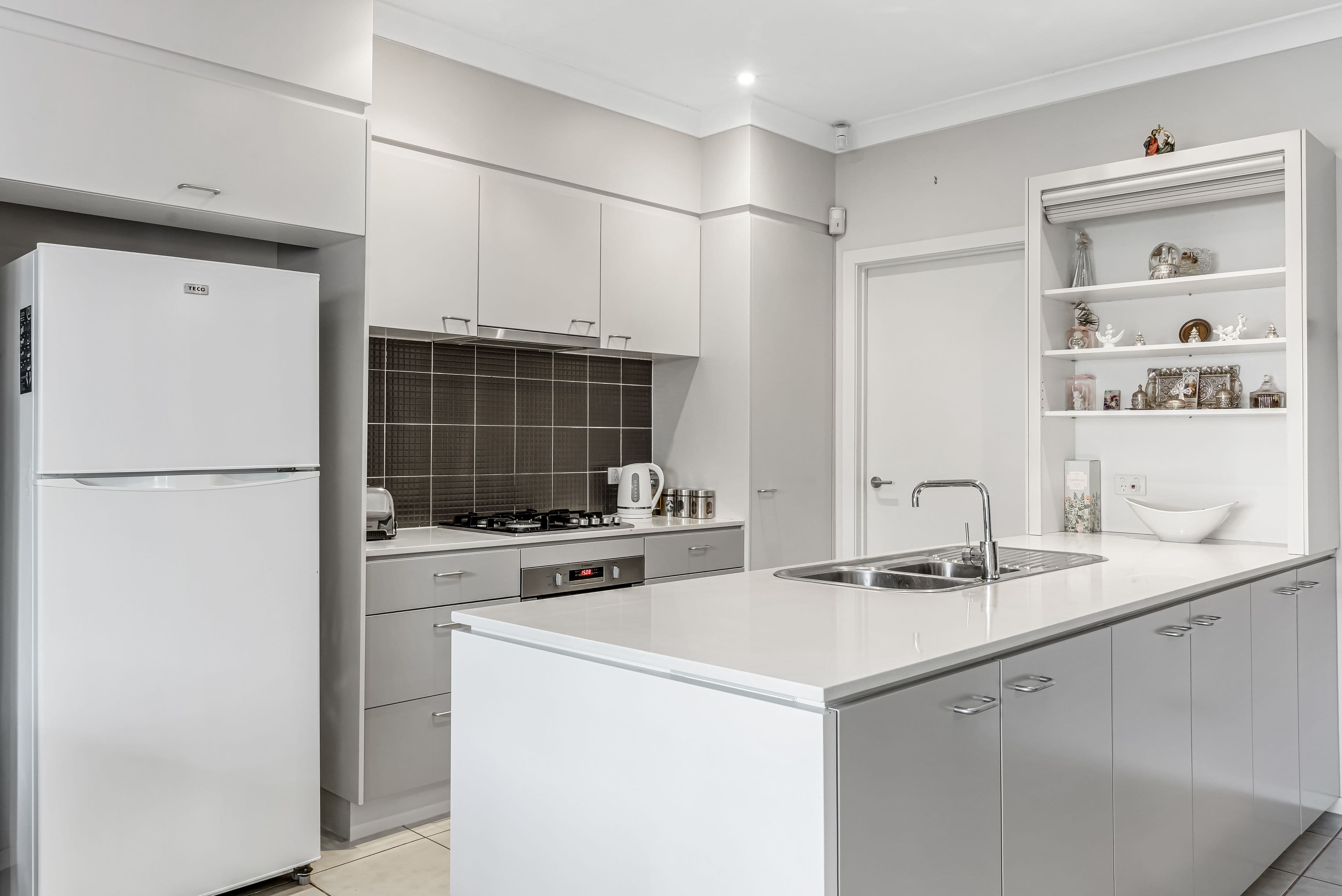 34 Cadman Avenue, West Hoxton NSW 2171, West Hoxton - Thumbnail 3