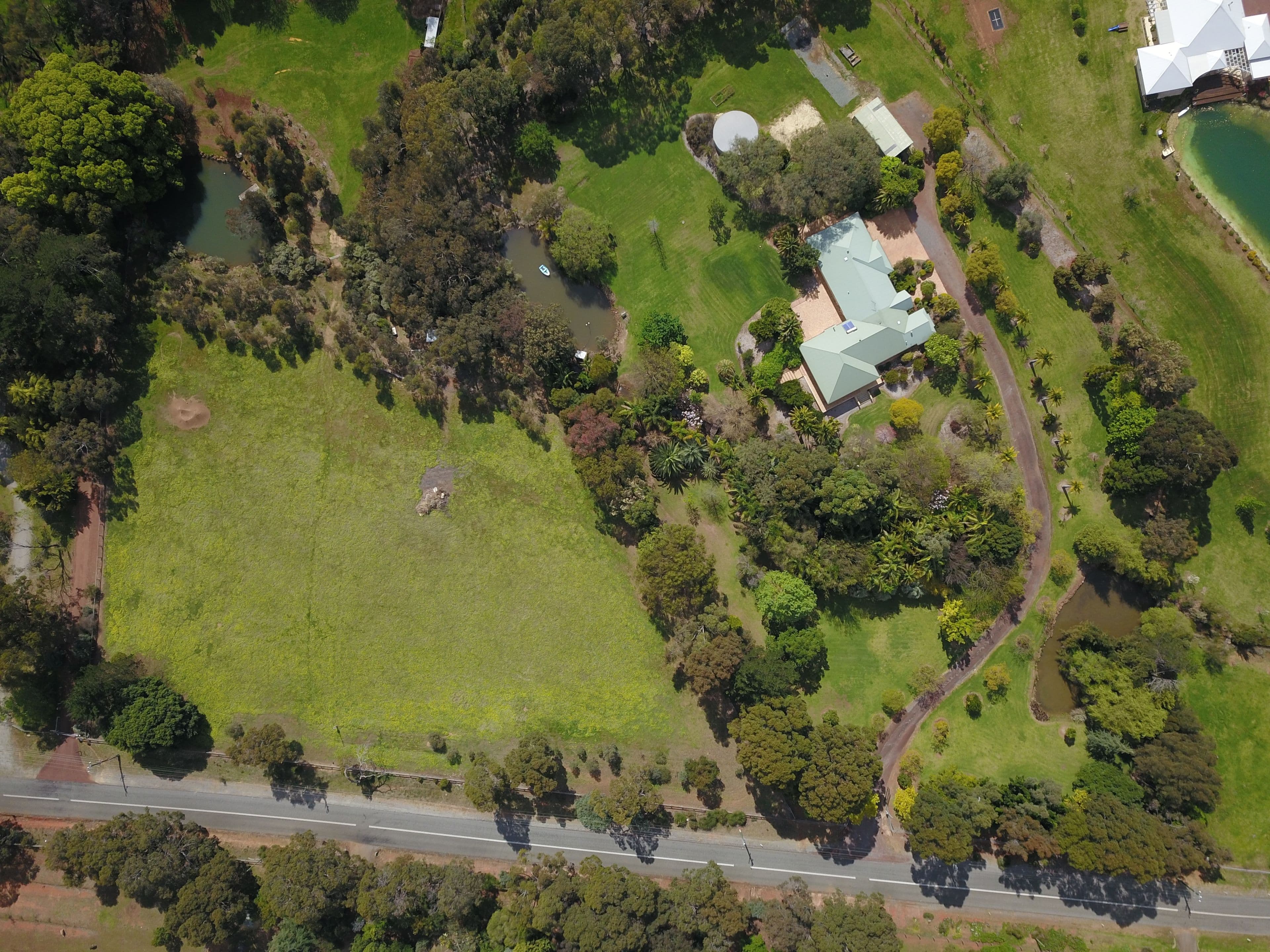 306 Carradine Road, Bedfordale WA 6112, Bedfordale - Thumbnail 2