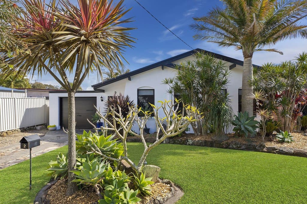 2 Elewa Avenue, Bateau Bay - Image 1